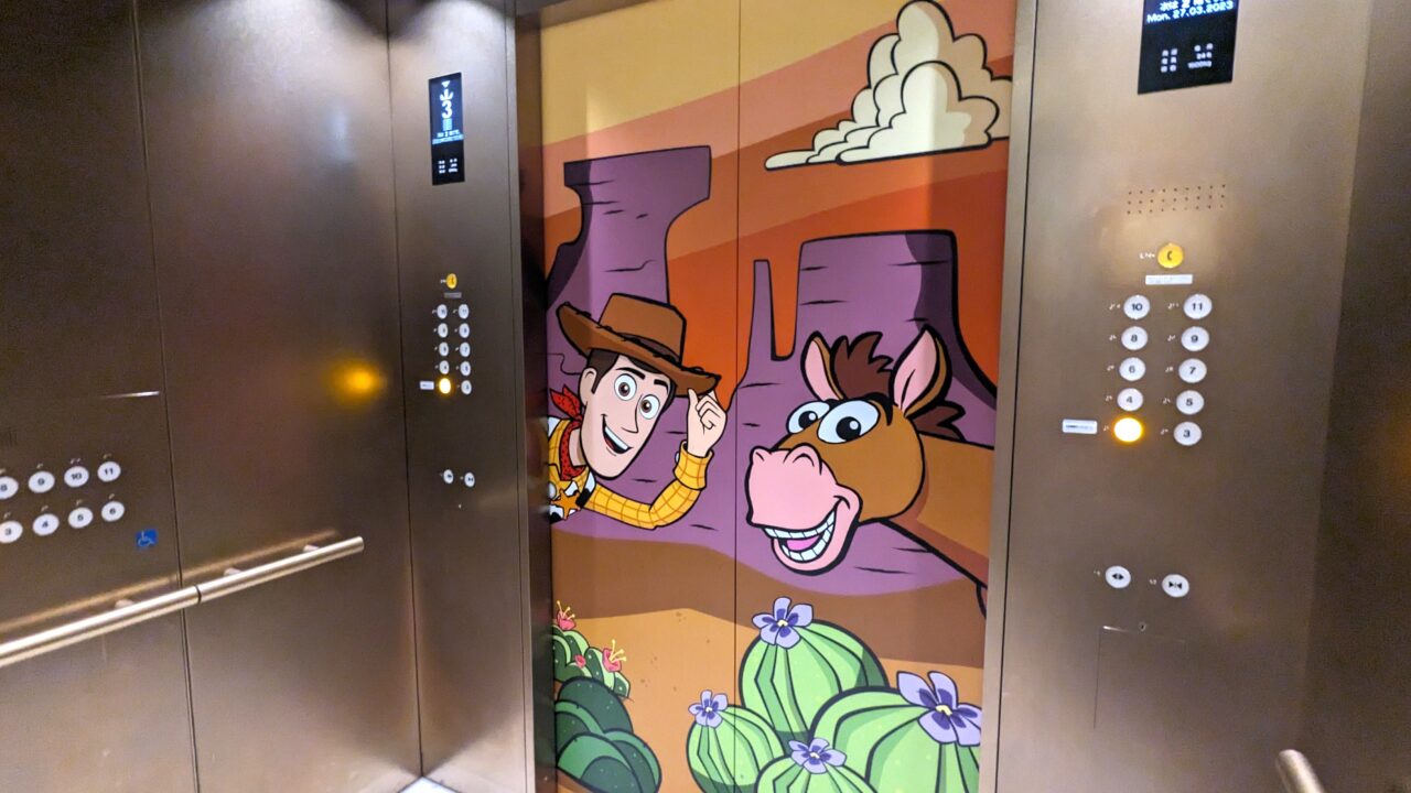 トイ・ストーリーホテルウッディーのエレベーター