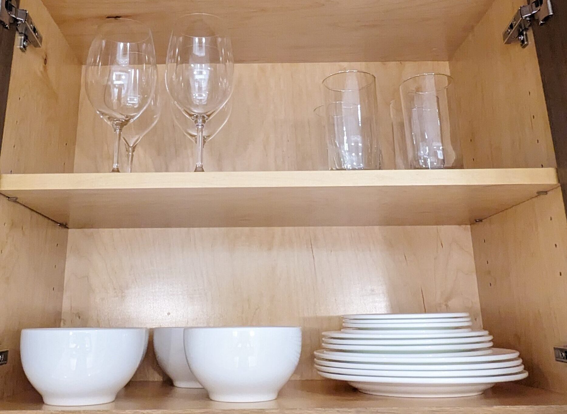 ワイングラス、グラス、各種プレート、ボウル皿