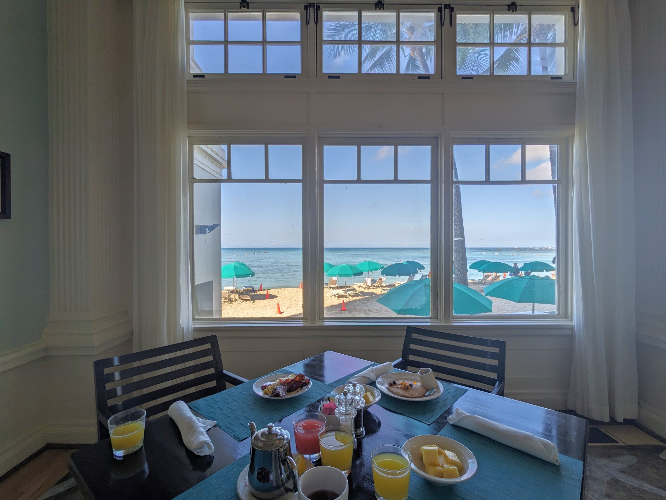 朝食レストランは「the veranda ザ・ベランダ」海が見えるお席
