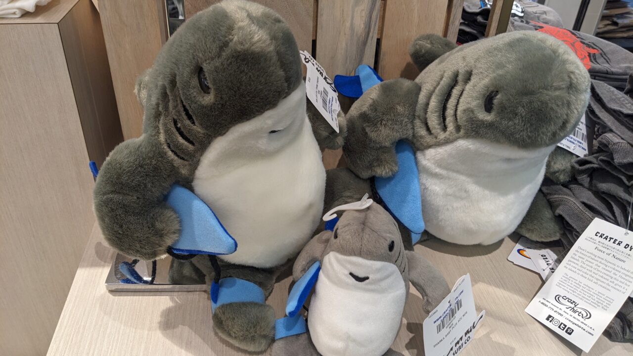 ホノルル空港免税店で販売されていたサメの人形