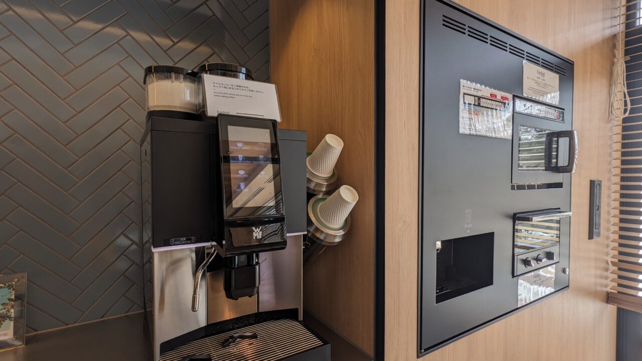 コーヒーマシーン、電子レンジ