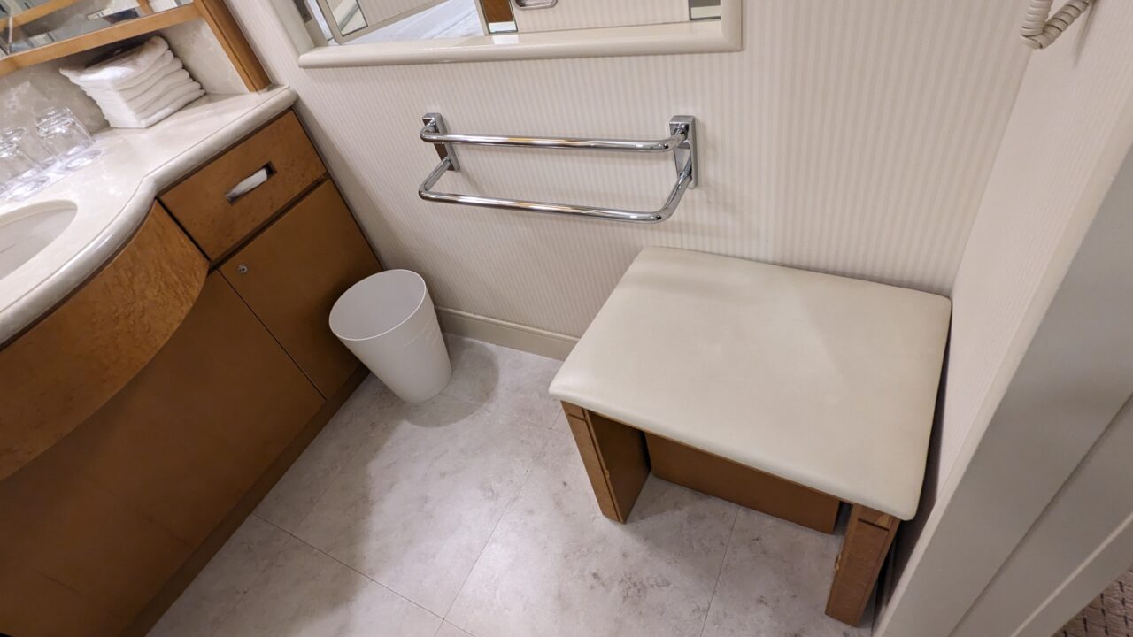腰掛け椅子