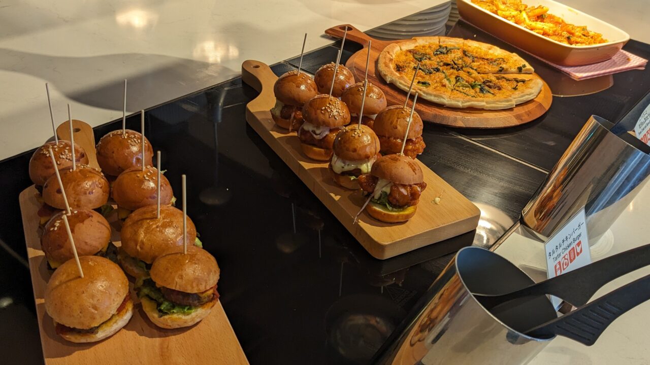ミニコートヤードバーガー、ピザ