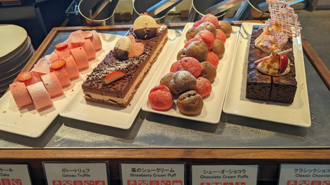 ケーキ、シュークリーム、ショコラ
